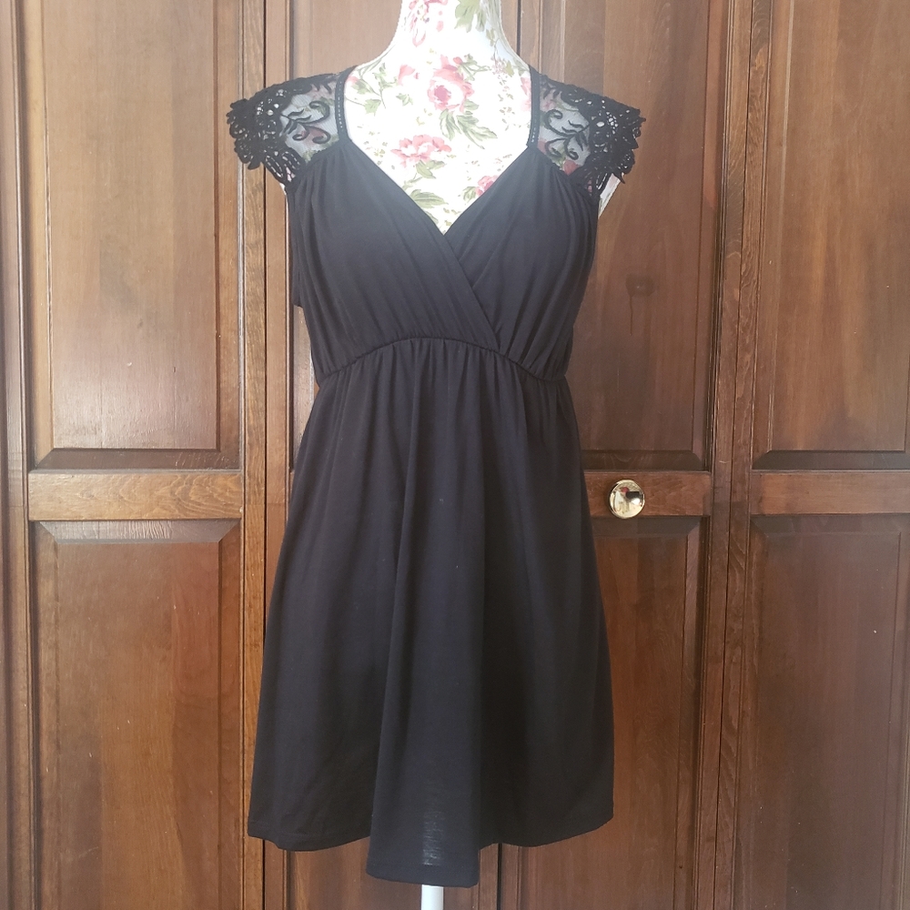 Black maternity top L